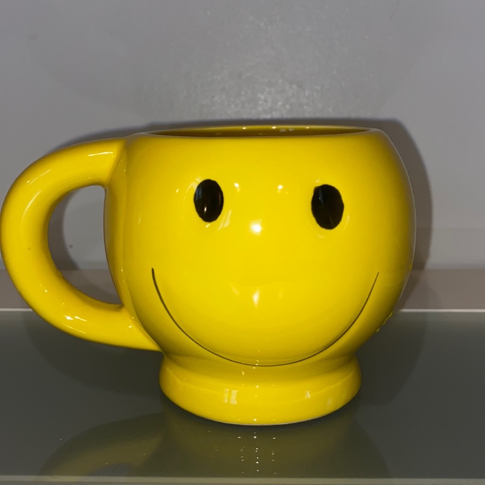 Bright Yellow Happy Face Mug, Yellow Smiley Face Ceramic Cup 10 oz